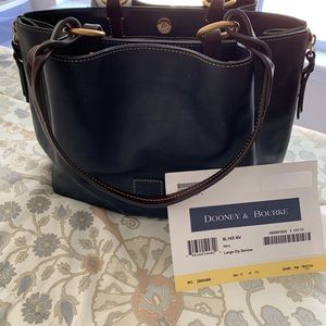 Dooney & Bourke Florentine Large Zip Barlow.🍁🍂